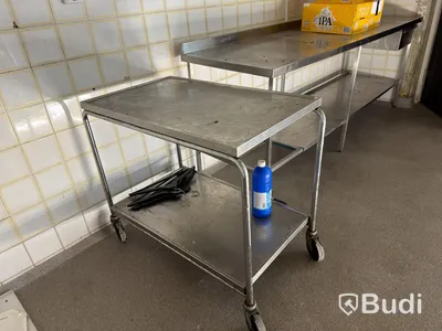 Rostfri bänk och rullvagn