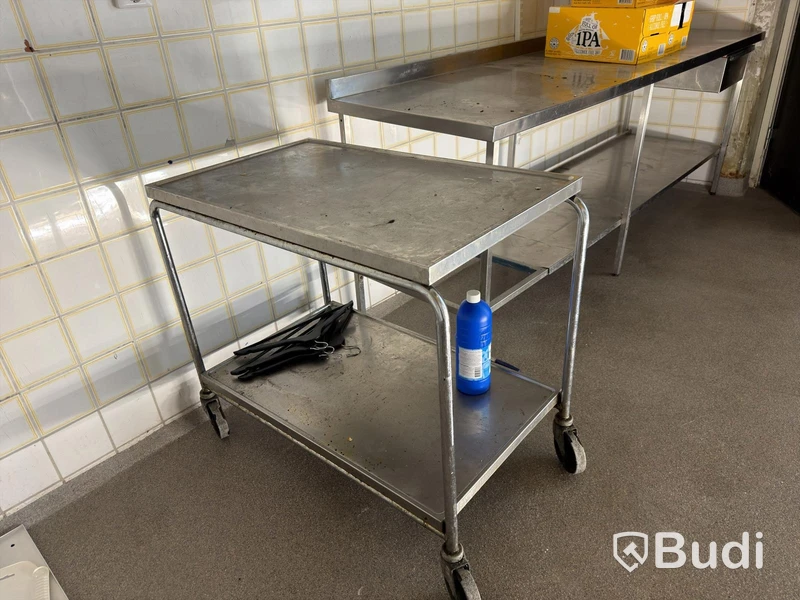 Rostfri bänk och rullvagn