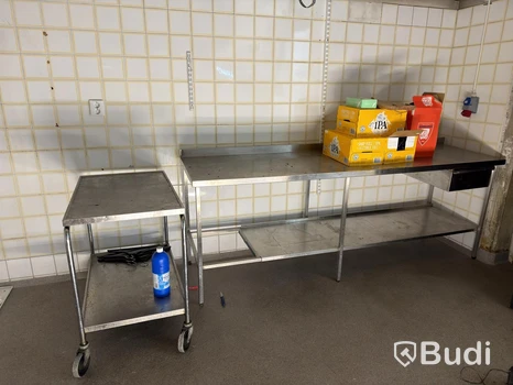 Rostfri bänk och rullvagn