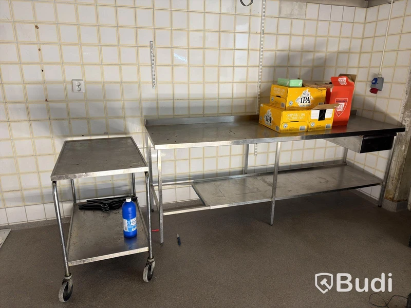 Rostfri bänk och rullvagn