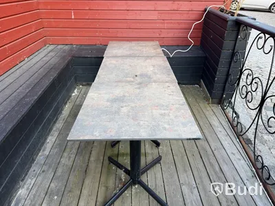 Bord och stolar, 17 bord och 23 stolar