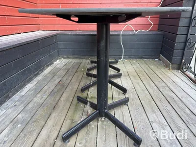 Bord och stolar, 17 bord och 23 stolar