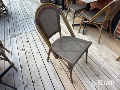 Bord och stolar, 17 bord och 23 stolar