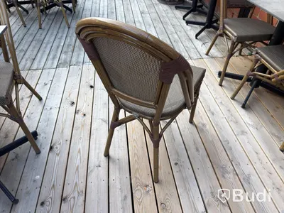 Bord och stolar, 17 bord och 23 stolar