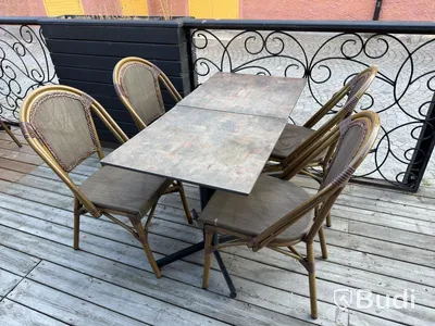 Bord och stolar, 17 bord och 23 stolar