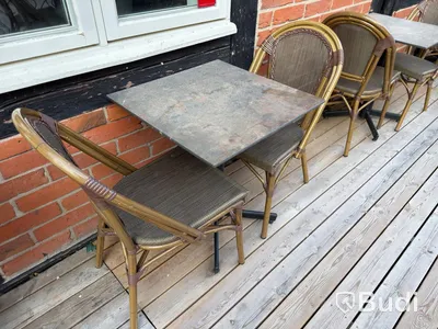 Bord och stolar, 17 bord och 23 stolar