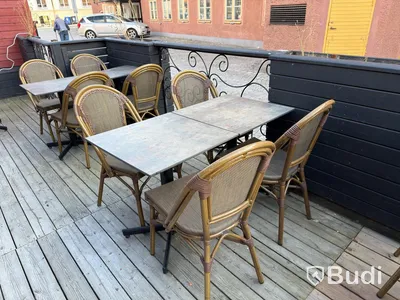 Bord och stolar, 17 bord och 23 stolar