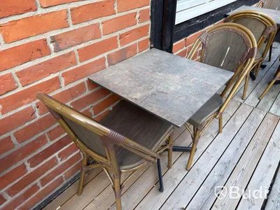 Bord och stolar, 17 bord och 23 stolar