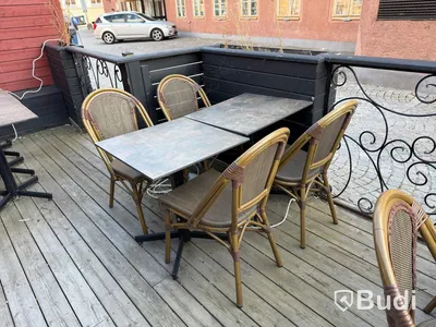 Bord och stolar, 17 bord och 23 stolar
