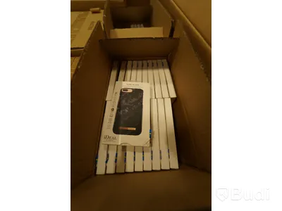Pall med mobilskal från IDEAL, bl.a olika Iphone-modeller