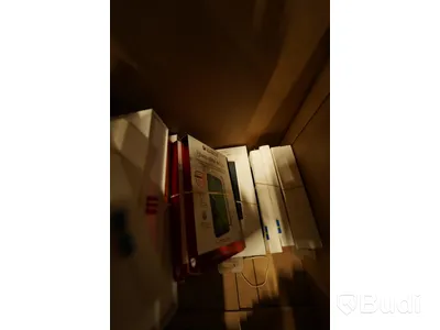 4st flyttkartonger med mobilskal och skärmskydd. Blandade modeller, bl.a Iphone 11 Pro, X, Samsung A40