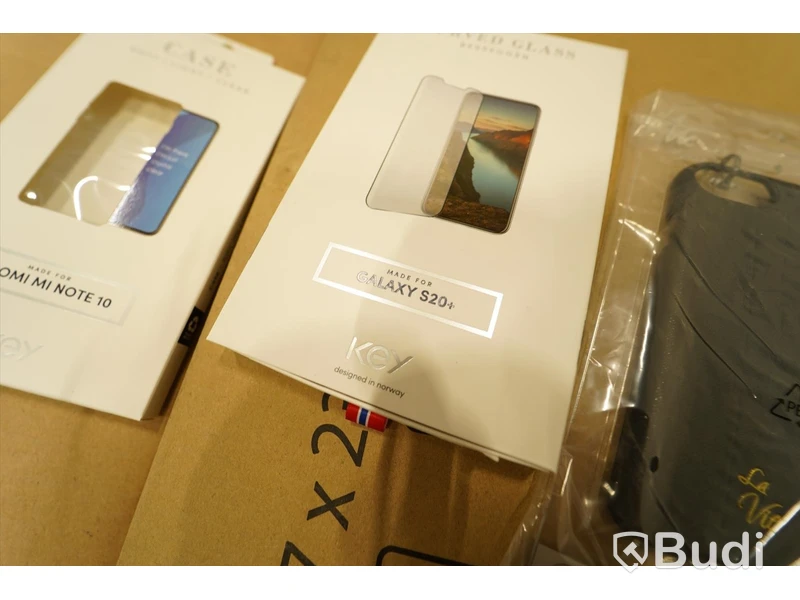 Pall med blandade skal från från Key och La vie, till bl.a Iphone 11 pro, Huawei P30 Pro, Galaxxy 20 plus, iPhone 6-8