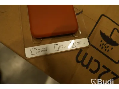 Pall med ca 600 läderskal till iPhone X från La vie