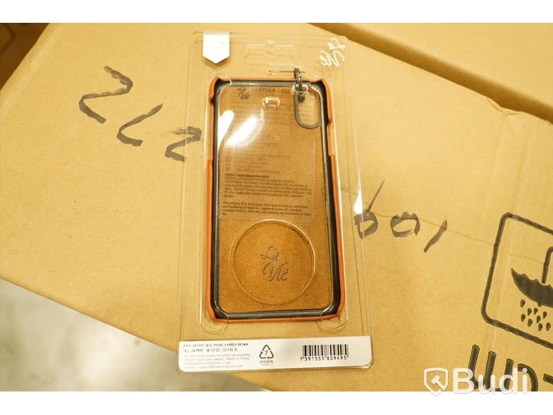 Pall med ca 600 läderskal till iPhone X från La vie