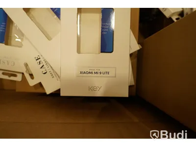 Pall med blandade mobilskal till bl.a Iphone 11, Iphone XS MAX, Xiaomi MI 9 Lite