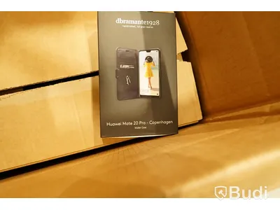 Pall med blandade mobilskal och tillbehör  från bl.a IDEAL och Key. Bl.a till Iphone 11 pro max, Iphone 11 pro, Galaxy S10 m.fl
