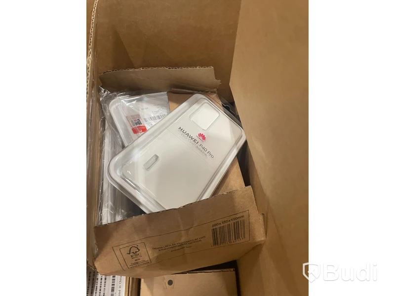 Pall med blandade mobiltillbehör från bl.a mobilskal till Iphone 11 Pro, Huawei P40 pro, m.fl