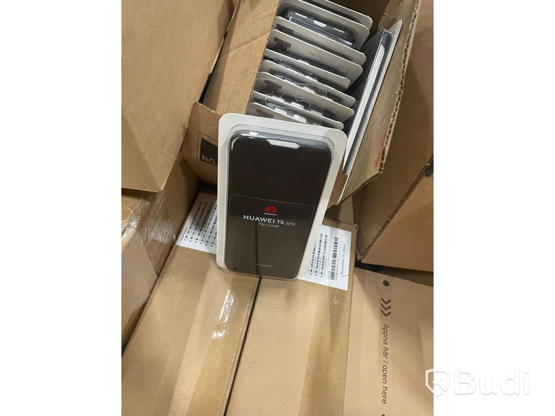 Pall med blandade mobiltillbehör från bl.a mobilskal till Iphone 11 Pro, Huawei P40 pro, m.fl