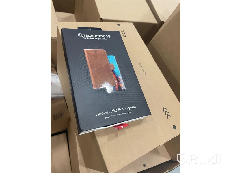 Pall med blandade mobiltillbehör från bl.a mobilskal till Iphone 11 Pro, Huawei P40 pro, m.fl