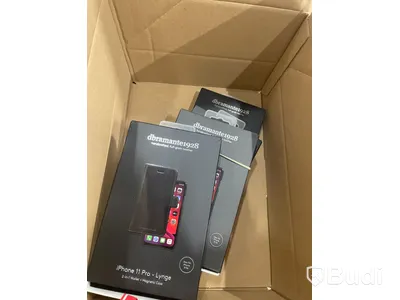 Pall med blandade mobiltillbehör från bl.a mobilskal till Iphone 11 Pro, Huawei P40 pro, m.fl