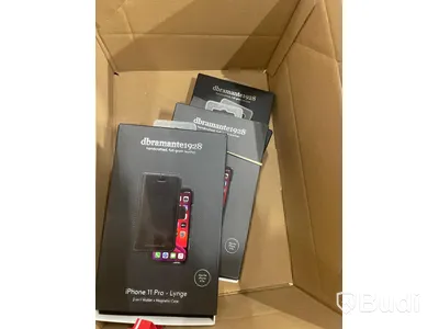 Pall med blandade mobiltillbehör från bl.a mobilskal till Iphone 11 Pro, Huawei P40 pro, m.fl