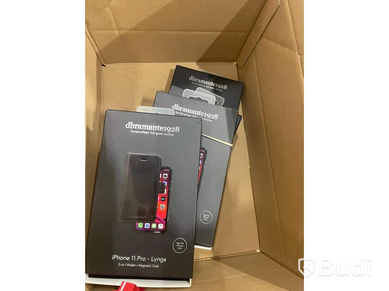 Pall med blandade mobiltillbehör från bl.a mobilskal till Iphone 11 Pro, Huawei P40 pro, m.fl