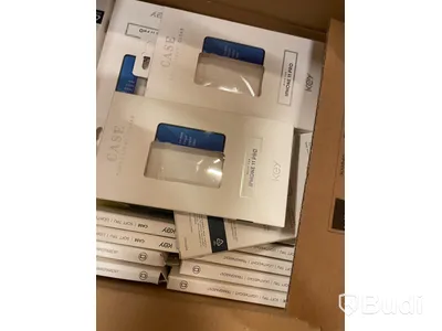 Pall med blandade mobiltillbehör från märken som Apple, Ideal m.fl