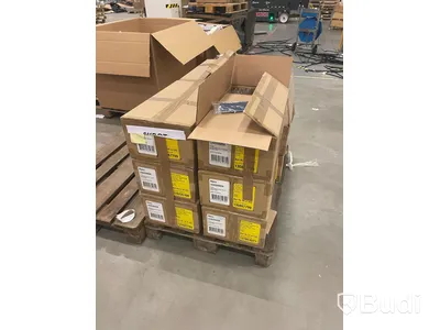 Pall med blandade mobiltillbehör till bl.a Samsung S9. Märke La Vie