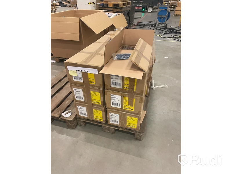 Pall med blandade mobiltillbehör till bl.a Samsung S9. Märke La Vie