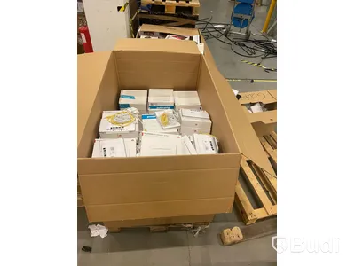 Pall med 4G-modem från Huawei, okänt skick. Modeller B525 och B535, Brutna förpackningar