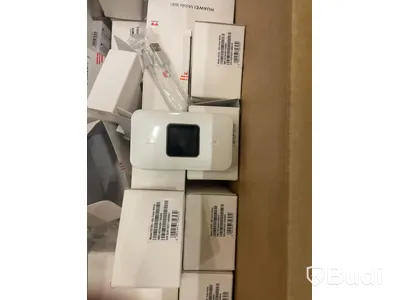 Kartong med mobila 4G-modem. Huawei E5785, Brutna förpackningar osäker funktion/skick