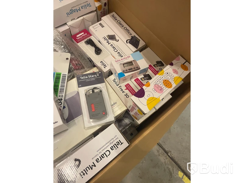 Pall med analoga telefoner. Olika modeller, osäker skick/funktion