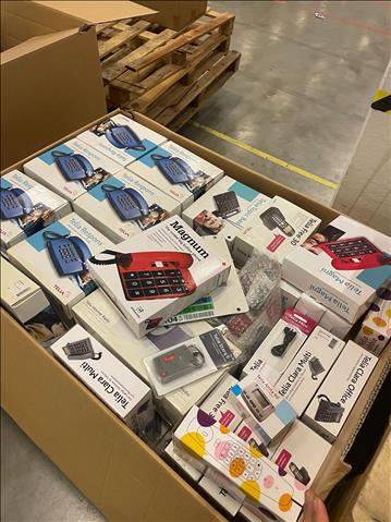 Pall med analoga telefoner. Olika modeller, osäker skick/funktion