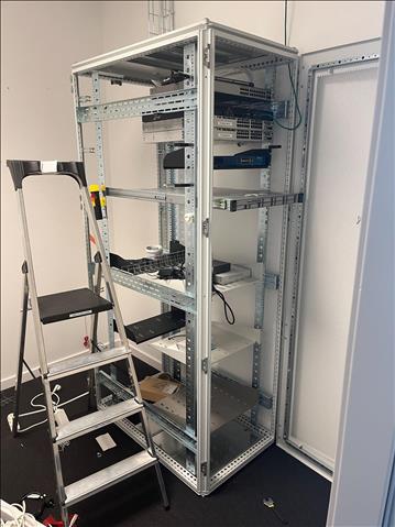 Serverrack från RITTAL, Saknas nycklar och vissa sidor.