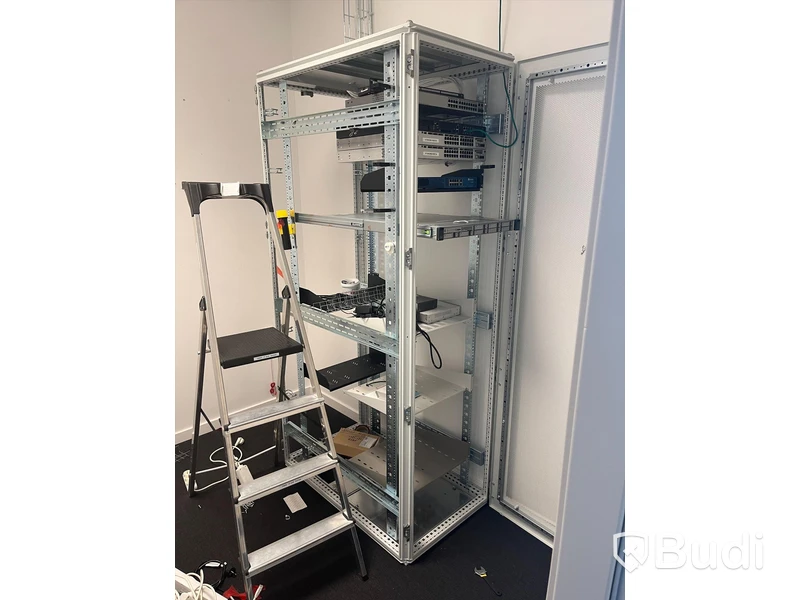 Serverrack från RITTAL, Saknas nycklar och vissa sidor.