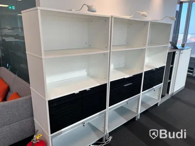 3st IKEA Bokhyllor, EFFEKTIV med belysning. Varje bokhylla är 174cm hög och 84 cm bred