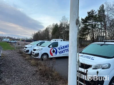 2 st flaggstänger med fot