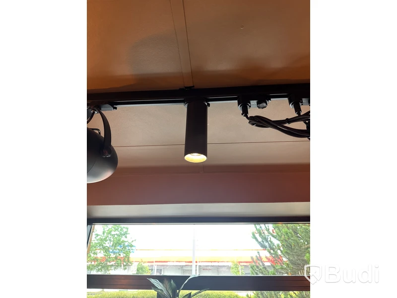 8 st. Spotlights