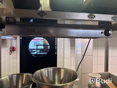 Rostfri hylla med värmelampa