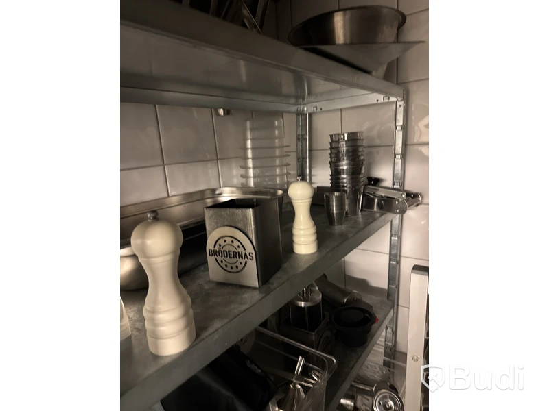 2 st. hyllor med diverse