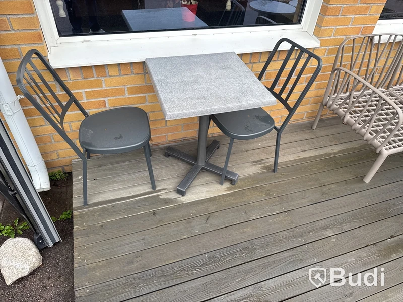 Parti med utemöbler