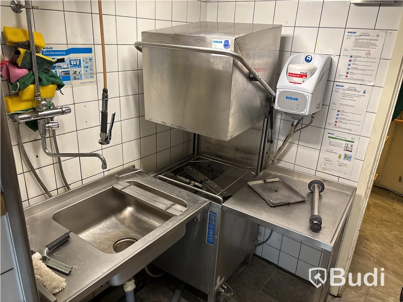 Diskhörna - diskmaskin inkl. diskbänkar