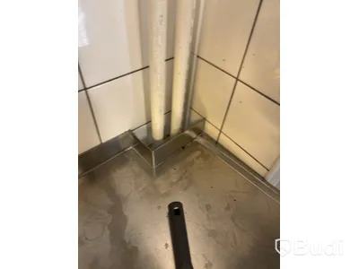 Diskbänk inkl. 5 st. hyllor med innehåll