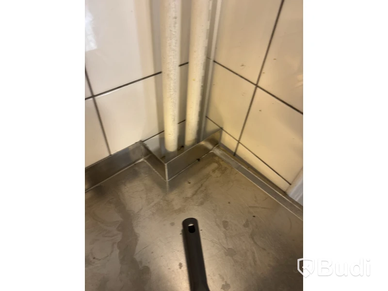 Diskbänk inkl. 5 st. hyllor med innehåll