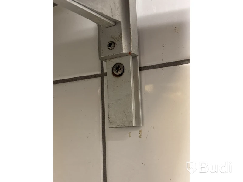 Diskbänk inkl. 5 st. hyllor med innehåll