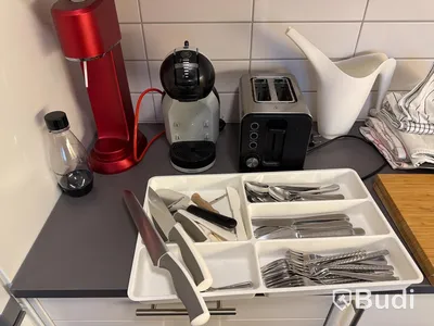 Kontorsmöbler, konst m.m. Stort parti