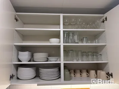 Kontorsmöbler, konst m.m. Stort parti
