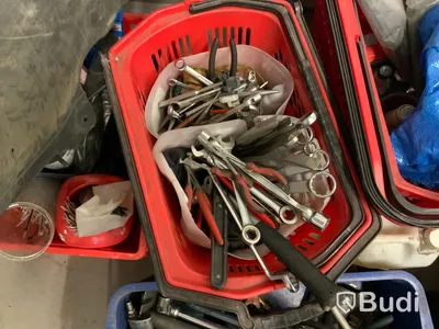 Div plastbackar med verktyg