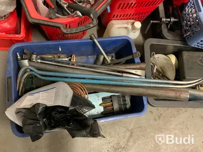 Div plastbackar med verktyg