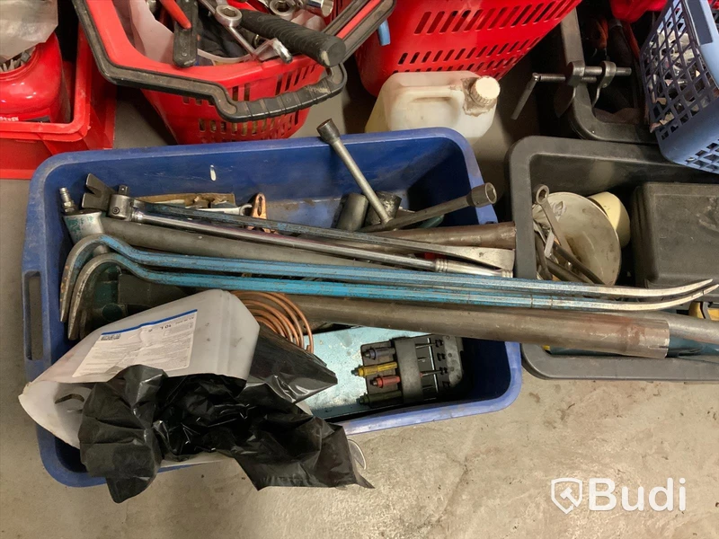 Div plastbackar med verktyg